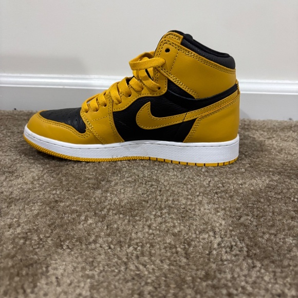 Women’s Air Jordan 1 Retro High OG “Pollen” - Picture 2 of 6
